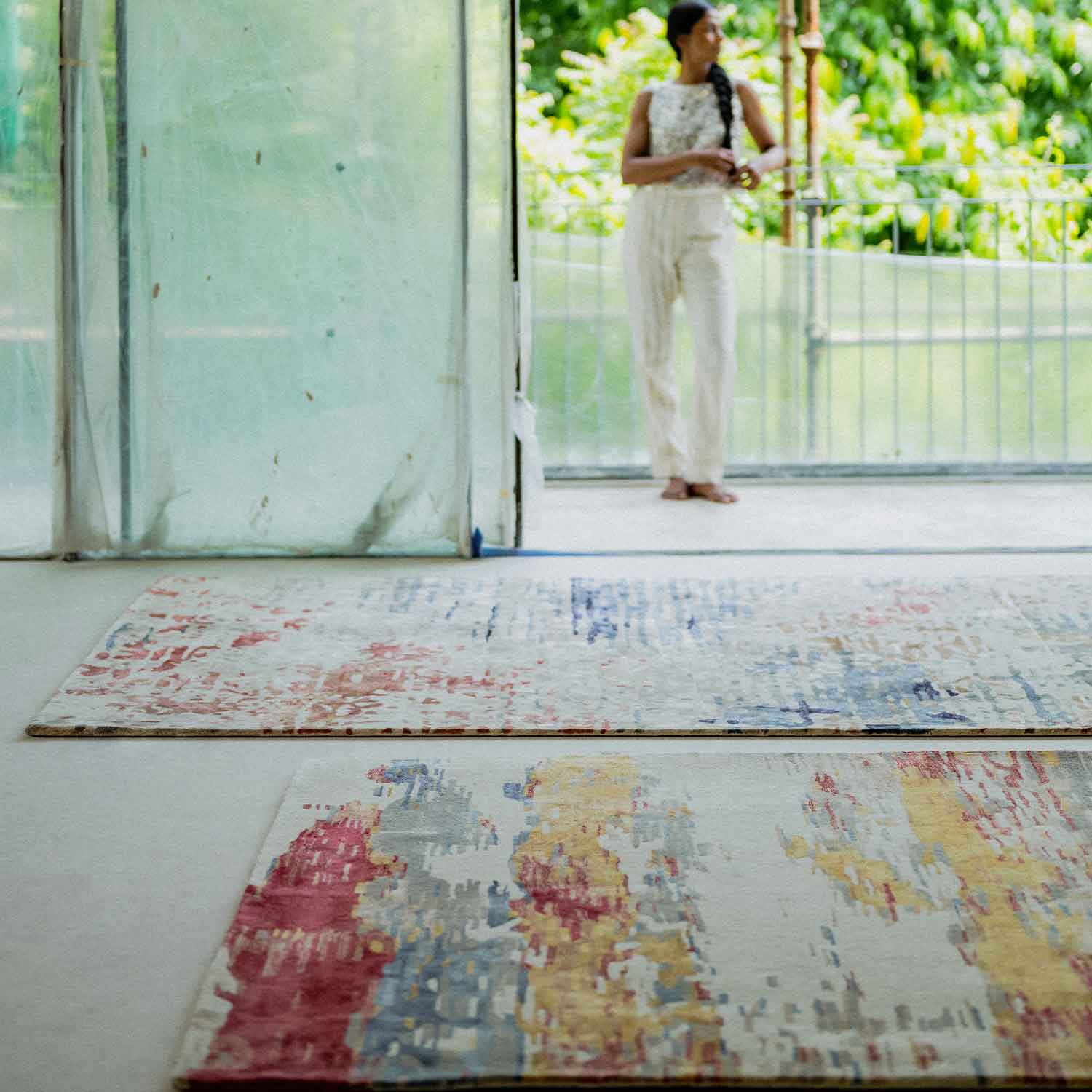 Fray Hand Tufted Woollen And Viscose Rug