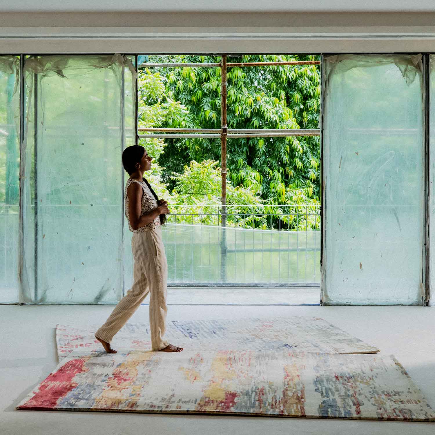 Fray Hand Tufted Woollen And Viscose Rug