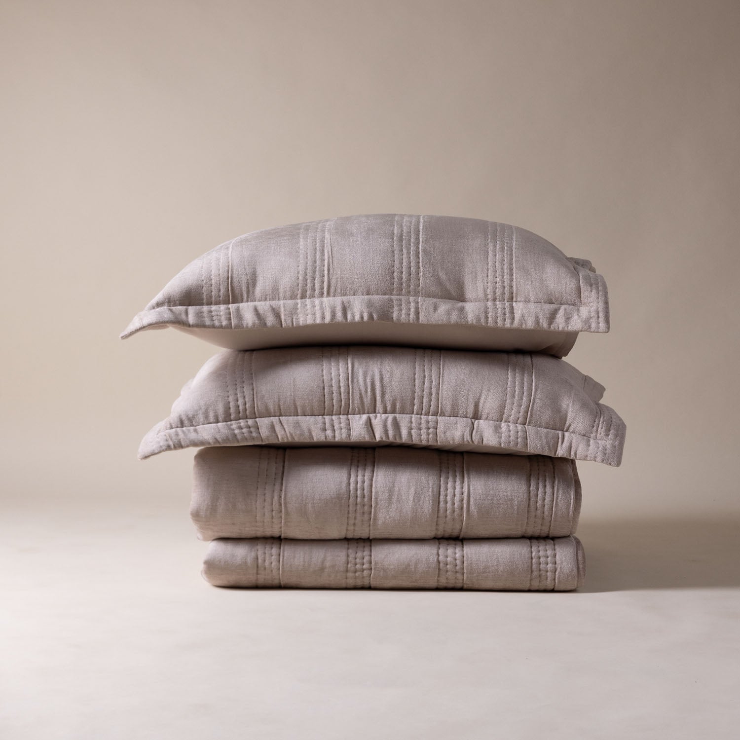 Elaris Chennile Handquilted Bedcover Set