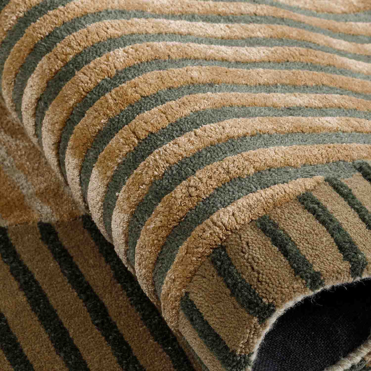 Olives And Sand Hand Tufted Wool And Viscose Rug