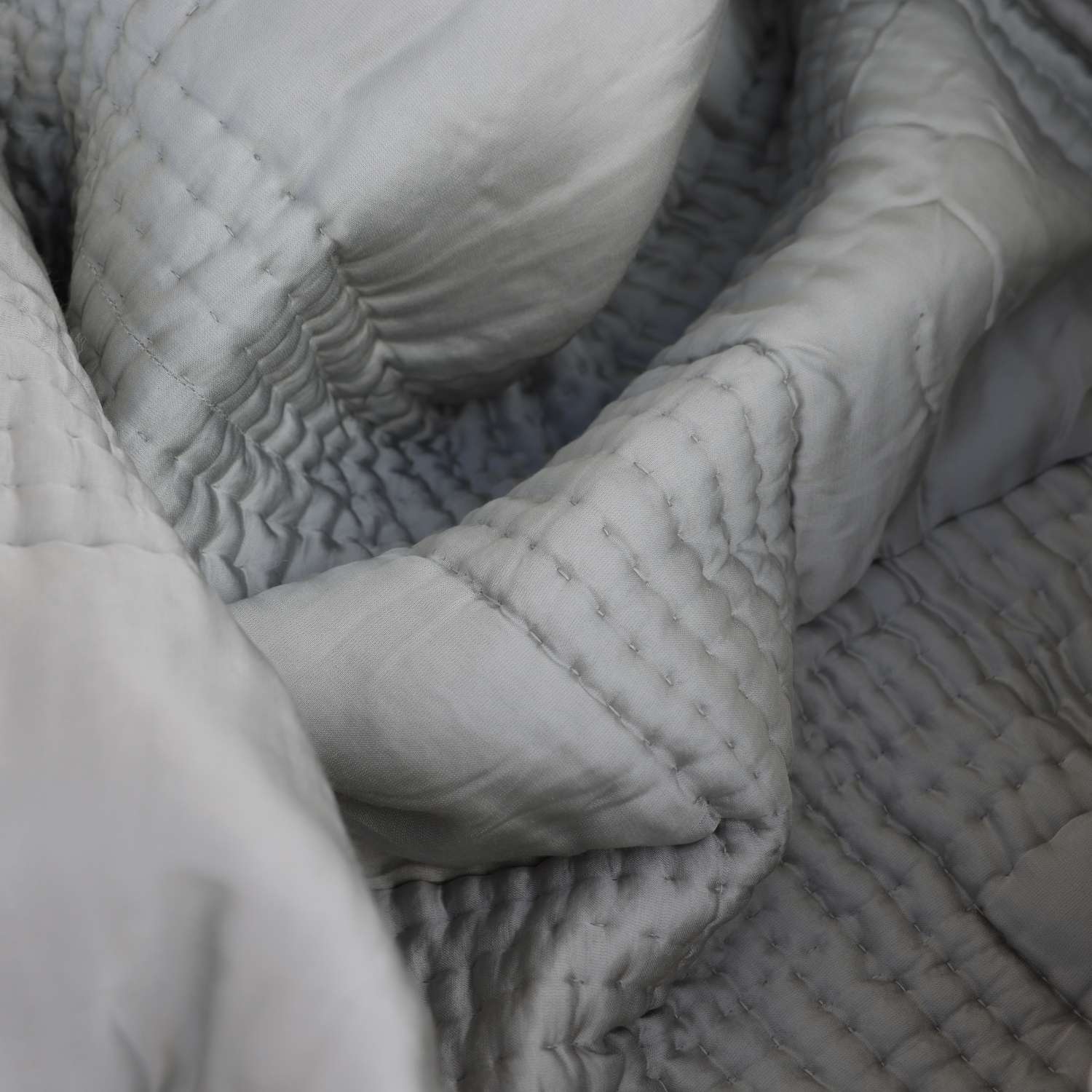 Vento Vegan Silk Handquilted Bedcover Set