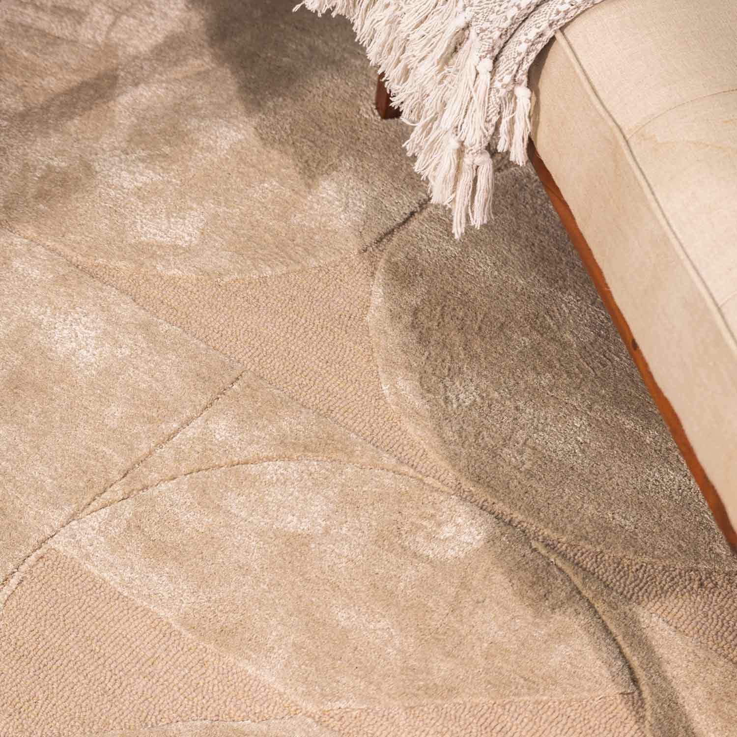 Darwish Hand Tufted Woollen And Viscose Rug