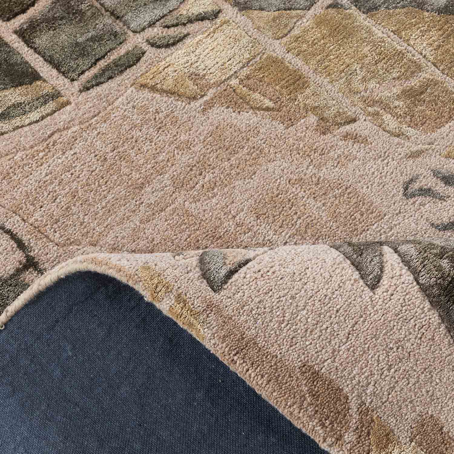 Petalé
Hand Tufted Woollen And Viscose Rug