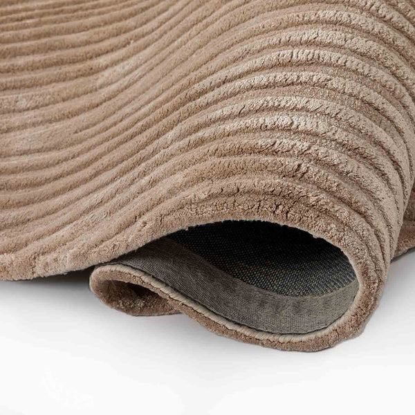 Caelum hand tufted viscose rug from Terra collection by Obeetee - texture detail
