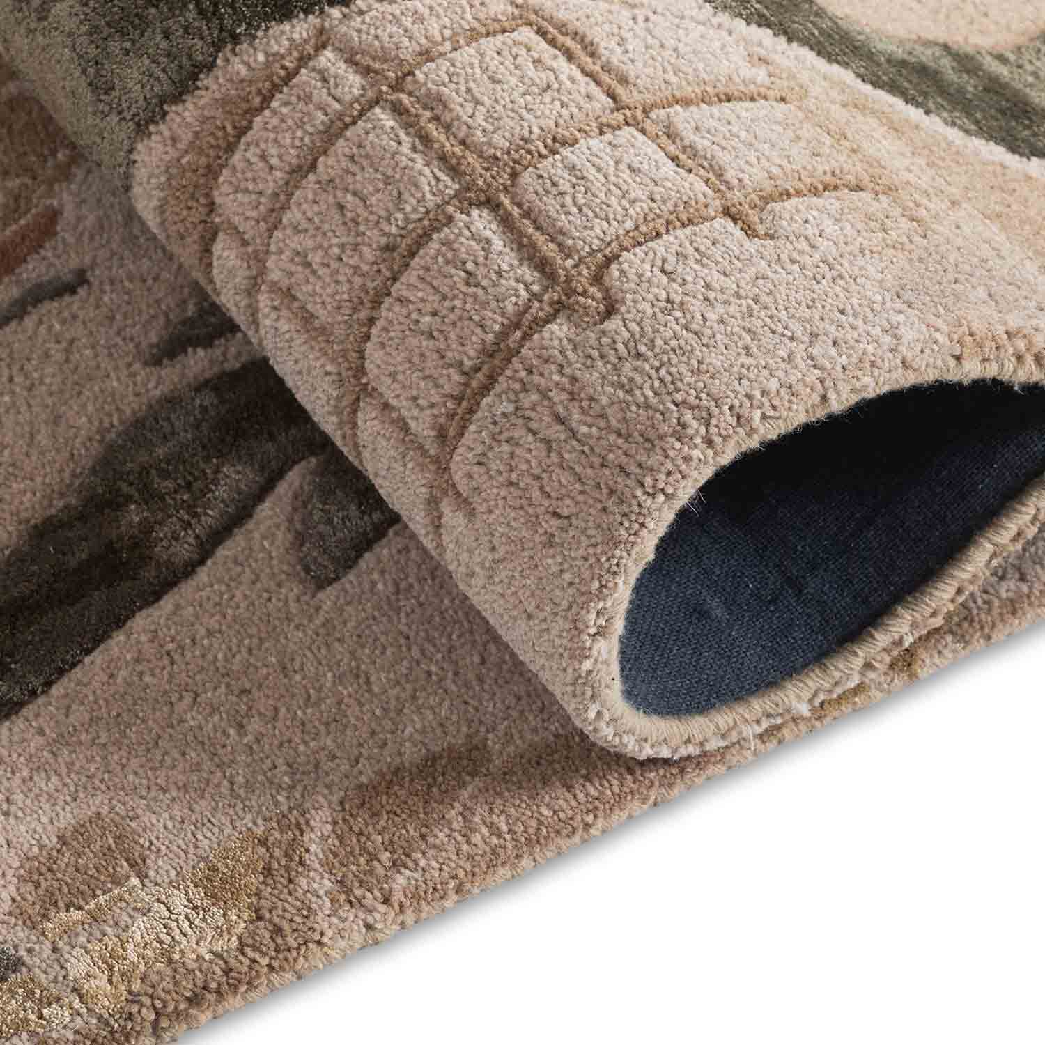 Petalé
Hand Tufted Woollen And Viscose Rug