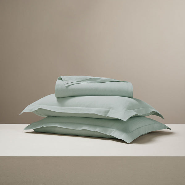 Azure linen bedsheet set by Obeetee - detail view