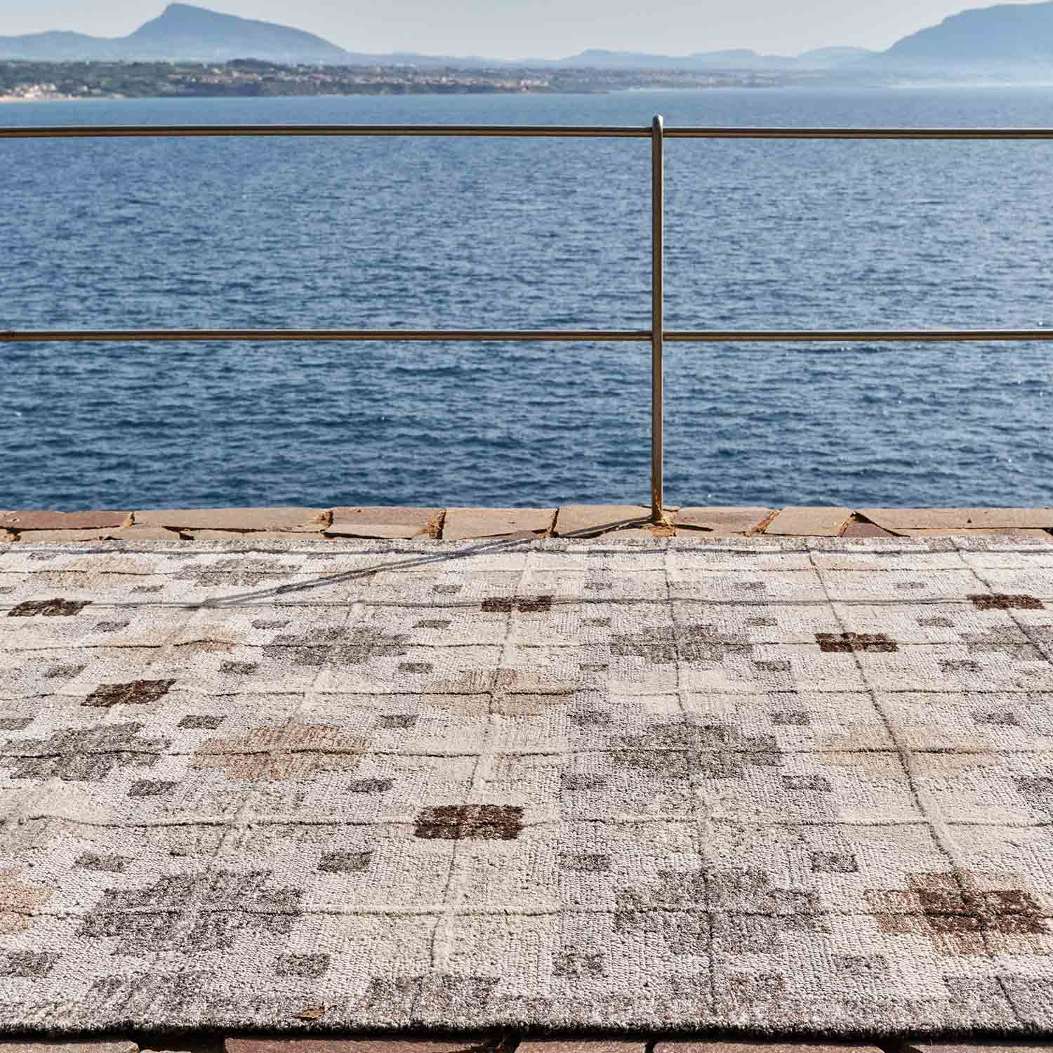 Heck Handtufted Woollen Rug By Mariella Ienna