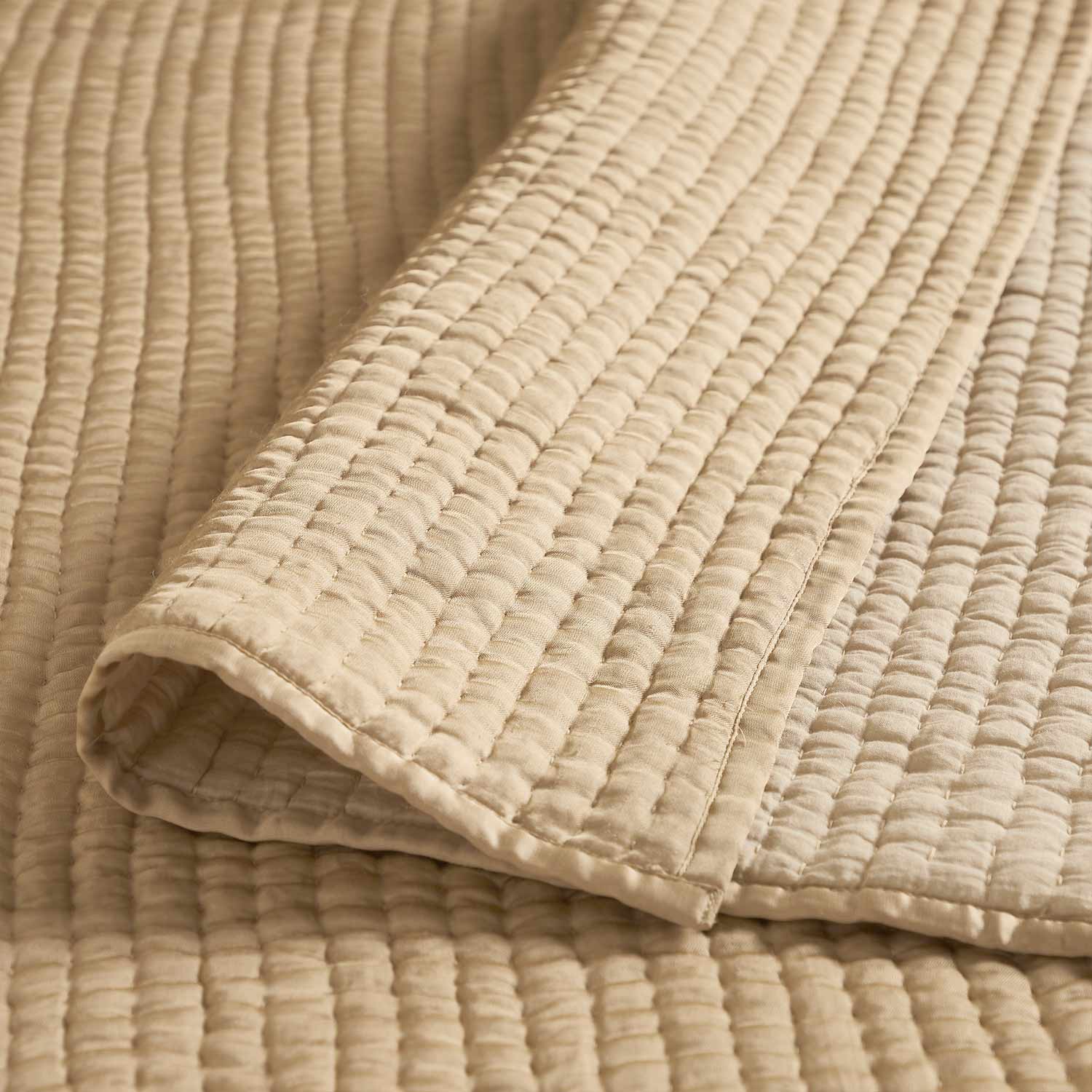 Lily Vegan Silk Handquilted Bed Cover Set