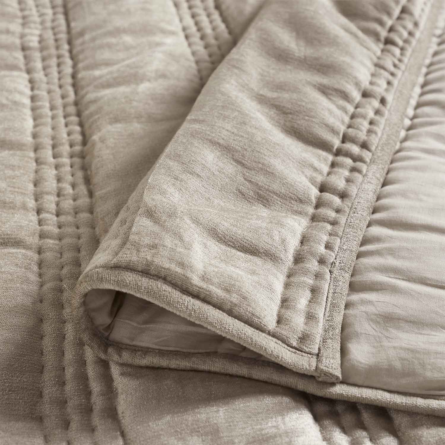 Elaris Chennile Handquilted Bed Cover Set