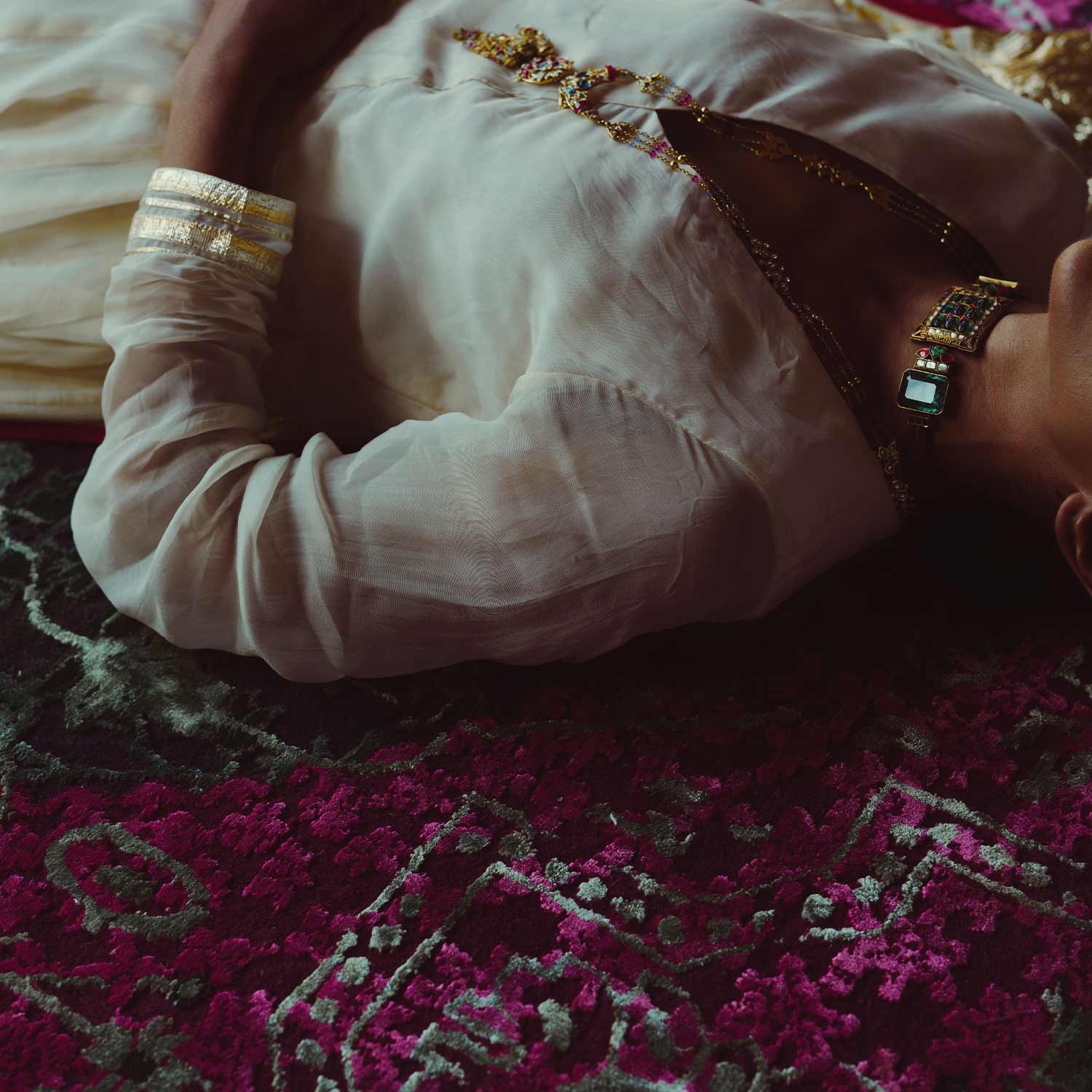 Emerald Necklace Hand Knotted Woollen And Viscose Round Rug