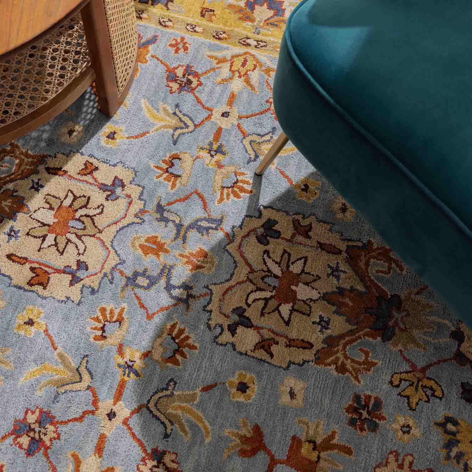 Neel-ambar Hand Tufted Woollen Rug