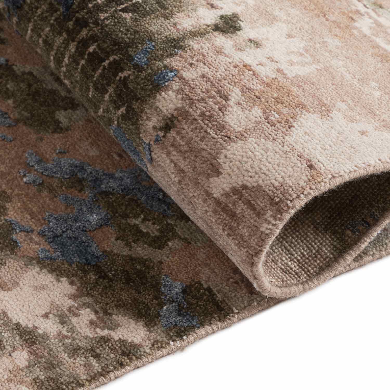 Nilvanya Hand Knotted Woollen And Silk Rug