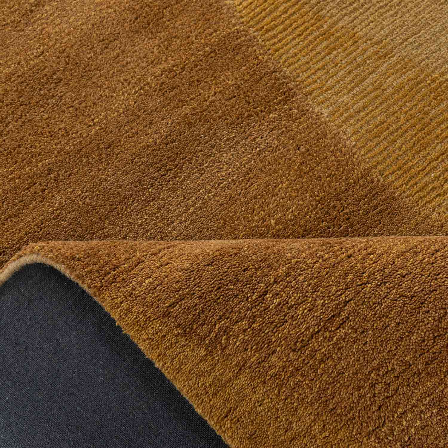 Ashen Hand Tufted Woollen Rug