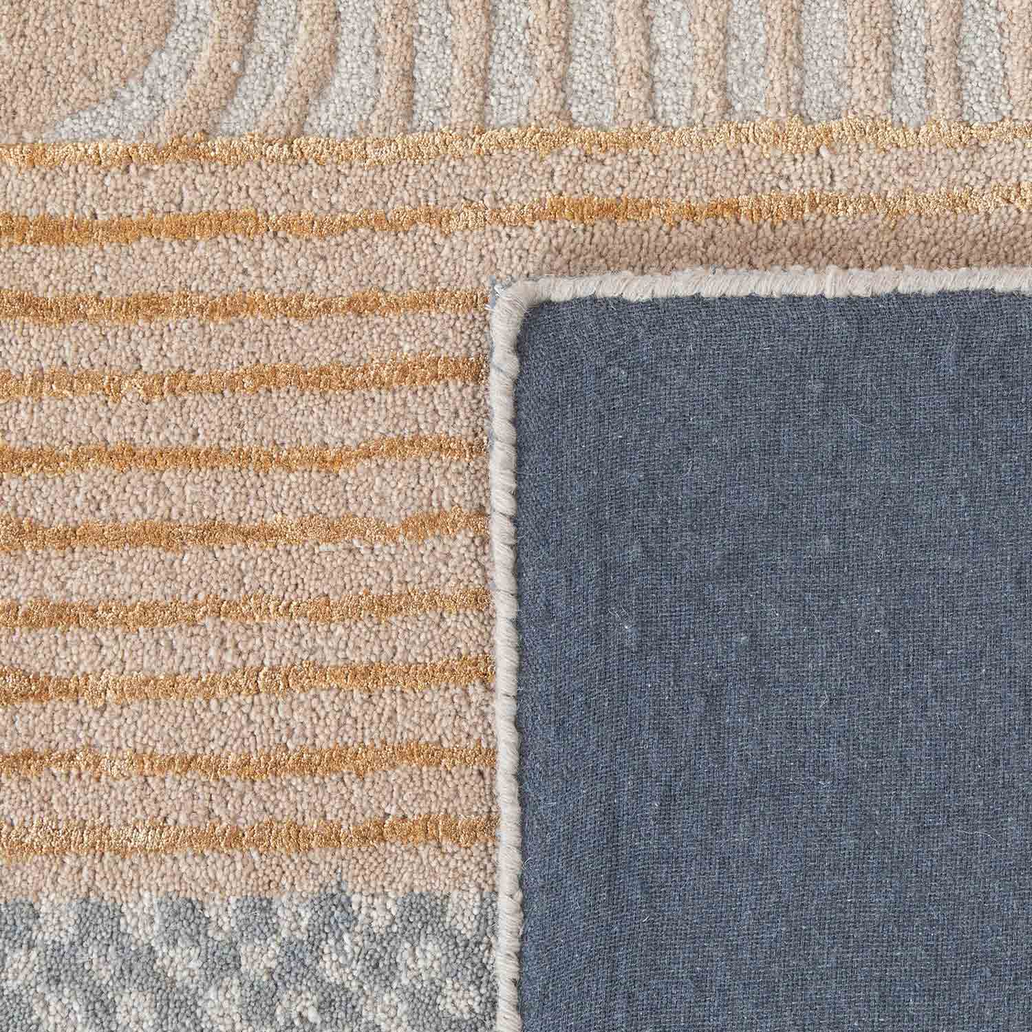 Linea
 Hand Tufted Woollen And Viscose Rug