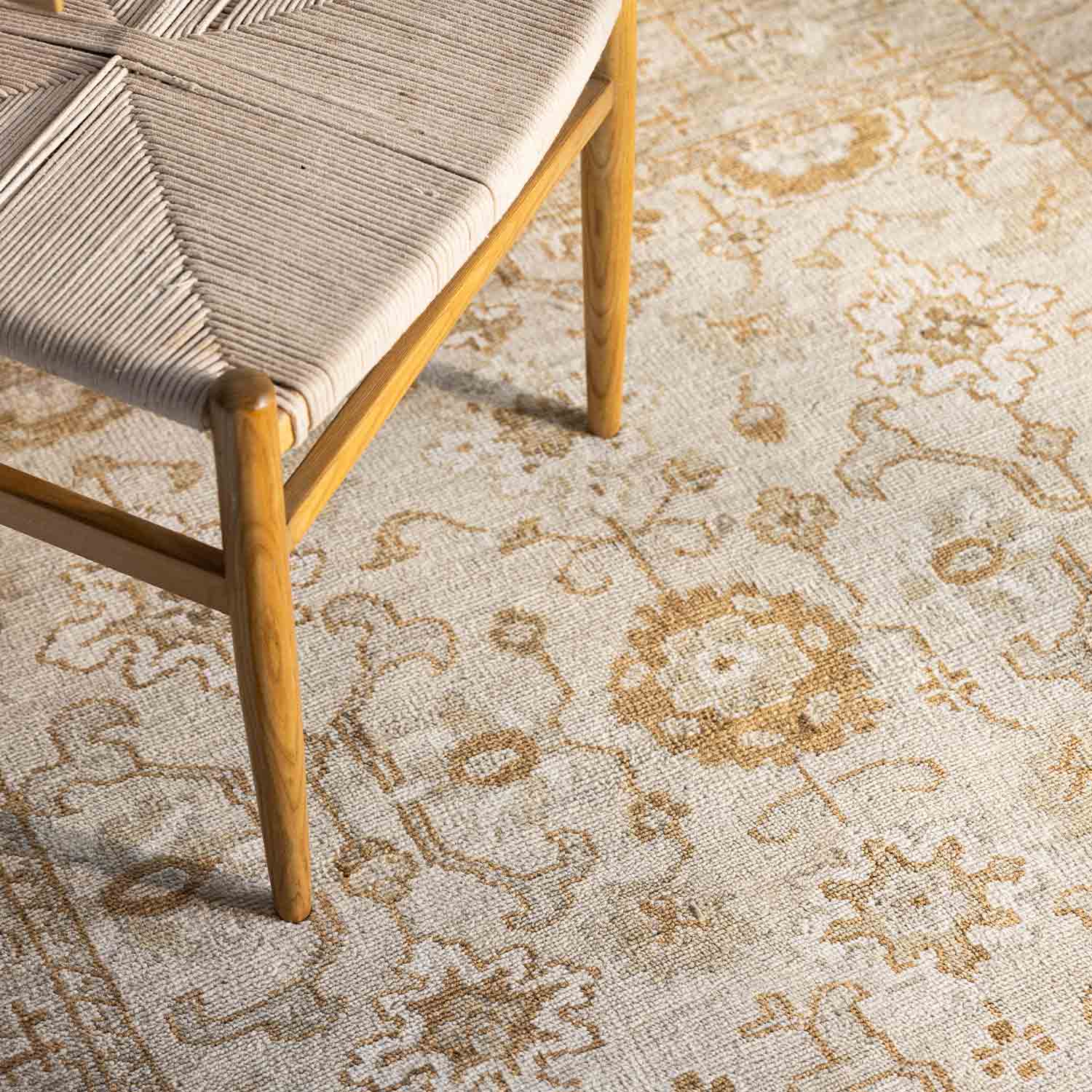 Caucasiann Hand Knotted Woollen Rug