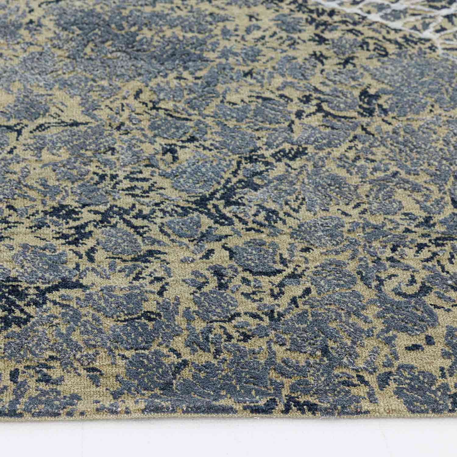 Muddle Hand Knotted Woollen And Viscose Rug