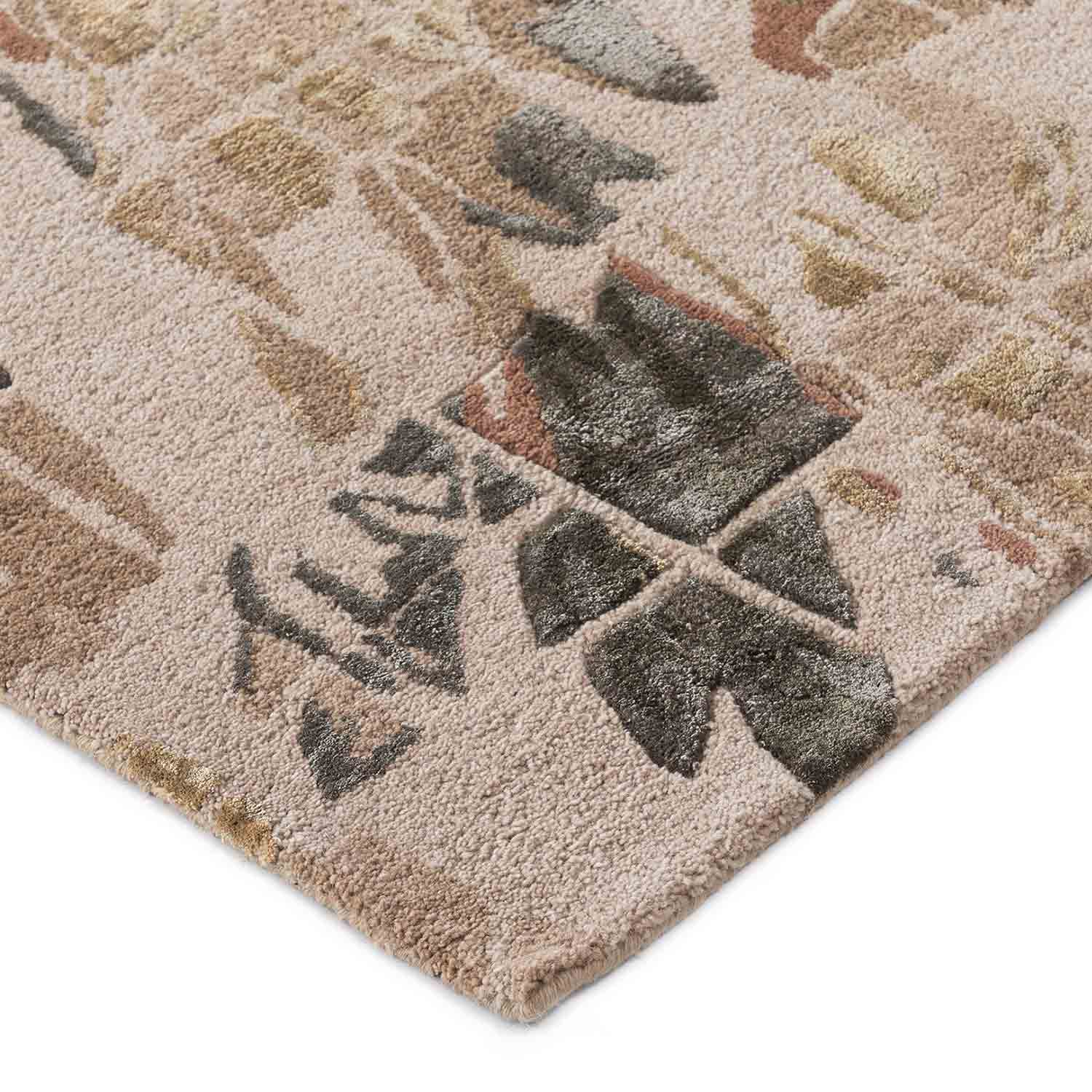 Petalé

 Hand Tufted Woollen And Viscose Rug