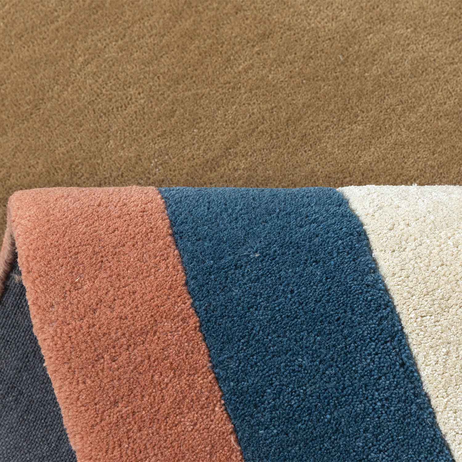 Thela Hand Tufted Woollen And Viscose Rug