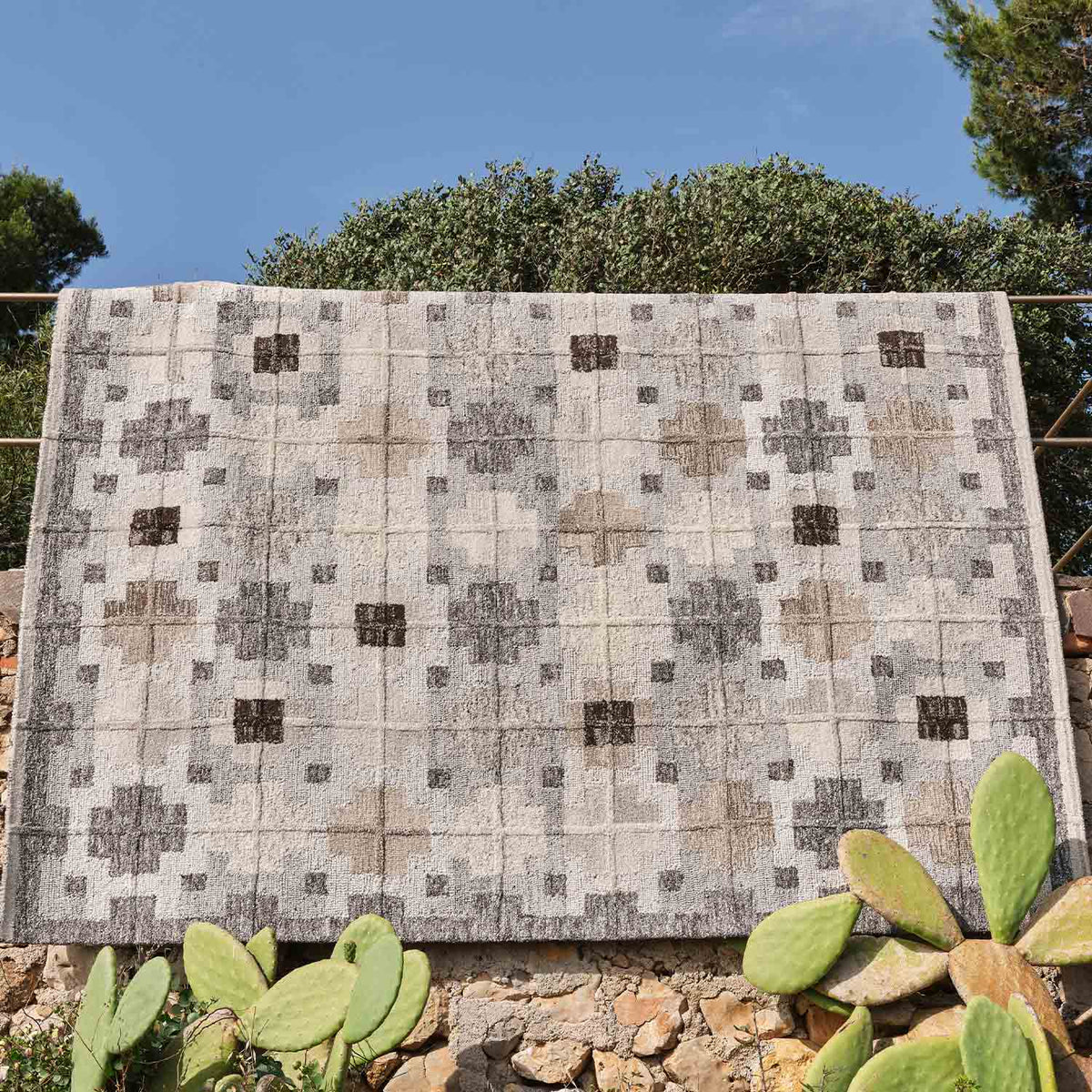 Heck Handtufted Woollen Rug By Mariella Ienna
