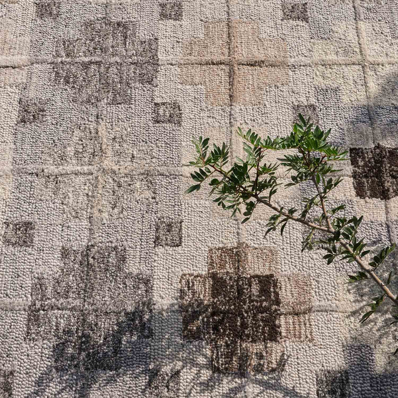 Heck Handtufted Woollen Rug By Mariella Ienna