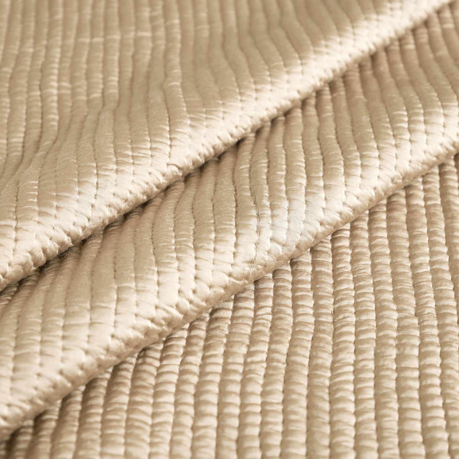 Lily Vegan Silk Handquilted Bed Cover Set