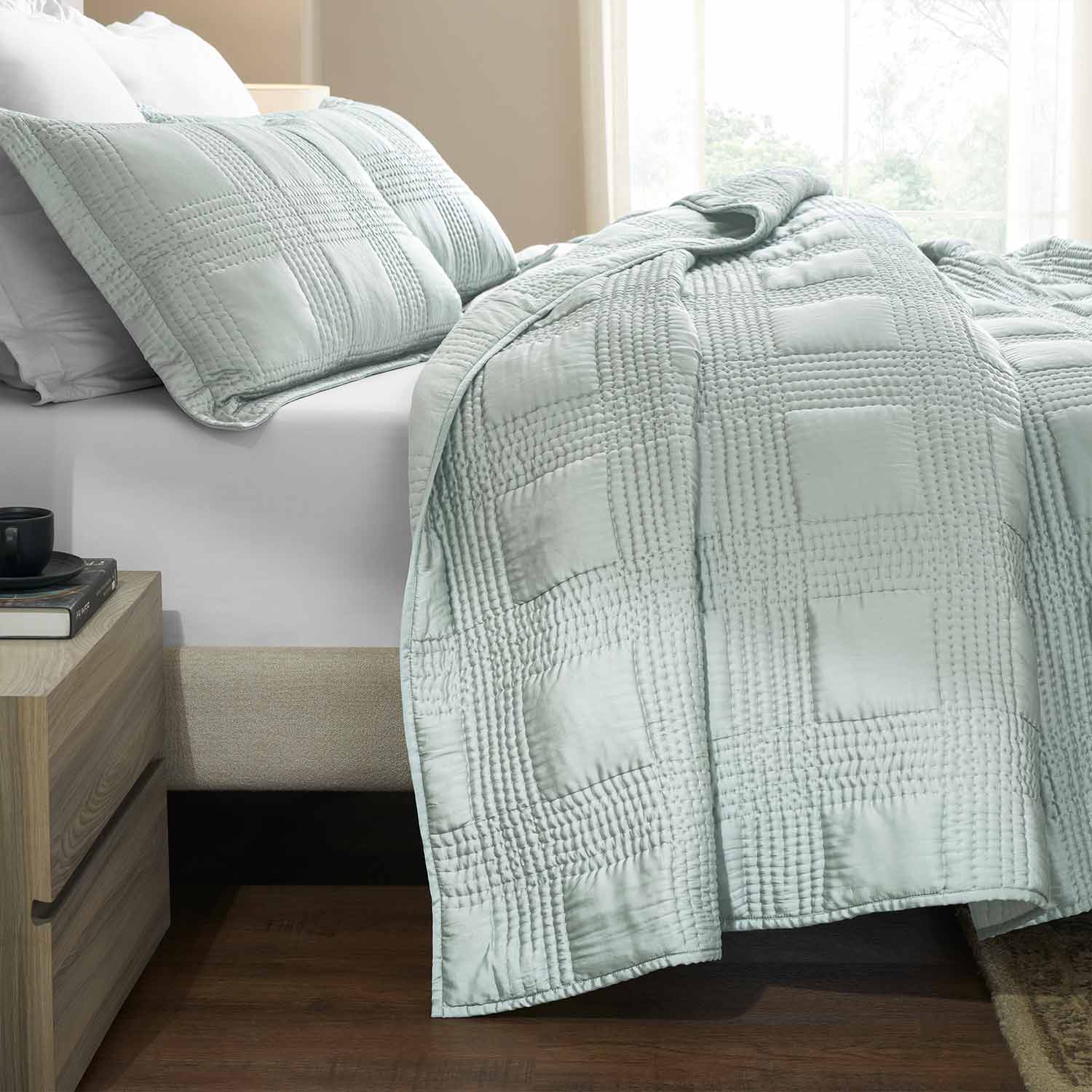 Vento Vegan Silk Handquilted Bed Cover Set