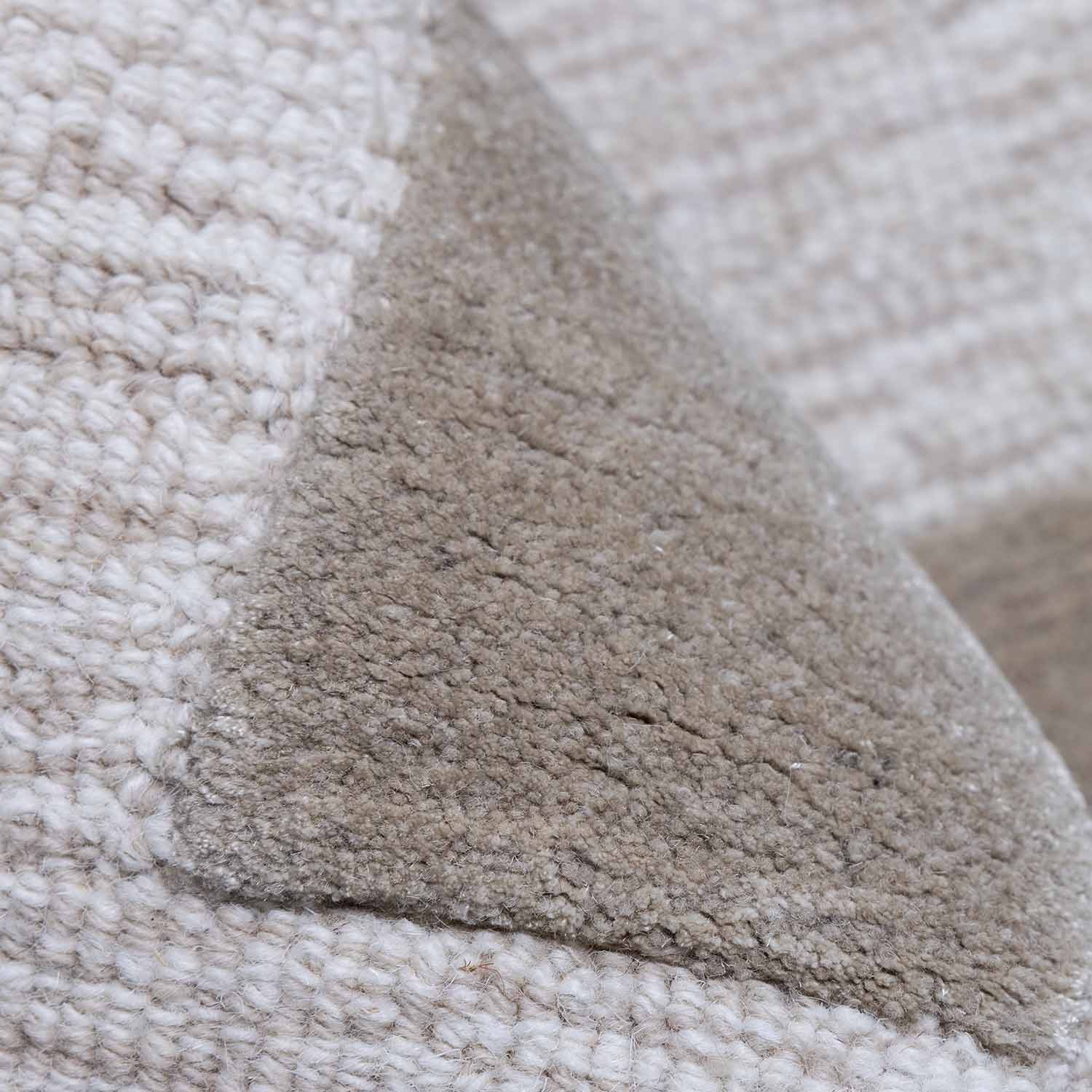 Makalani Hand Tufted Woollen And Viscose Rug